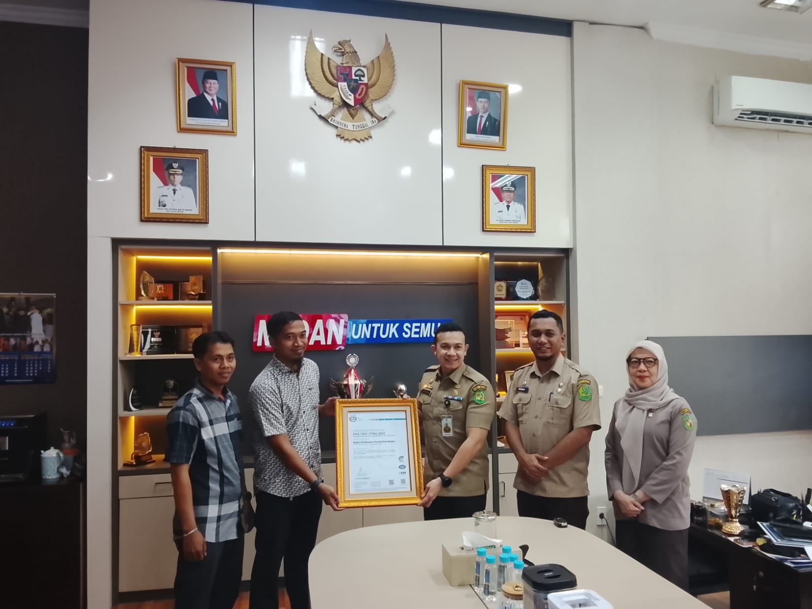 Keamanan Data Pajak Terjamin: Bapenda Medan Sukses Terapkan Standar Internasional SMKI Versi Terbaru.